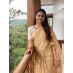 Keerthy Suresh Instagram - Pongal vibes 🎋🍯🎋 Outfit - @thebuttonthiefco Styling - @shravyavarma #SareeLove #HappyPongal2021 #styledbyshravyavarma