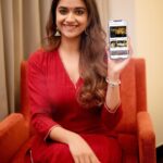 Keerthy Suresh Instagram – I can’t believe the @cookdtv app is finally here! It’s going make life so much easier for me as well as for everyone 😉 

All the goodness of Cookd right in your hands now! Download the app today ➡️ link in bio

#Cookdtv