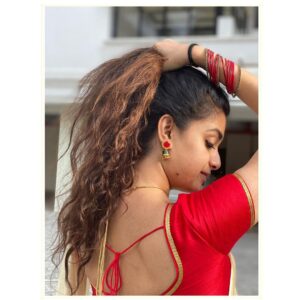 Keerthy Suresh Instagram - Candid! ❤️🌼 . . . #Onam2020 #happyonam #onamcelebration #onamspecial #celebration #familytime PC - @revathysureshofficial