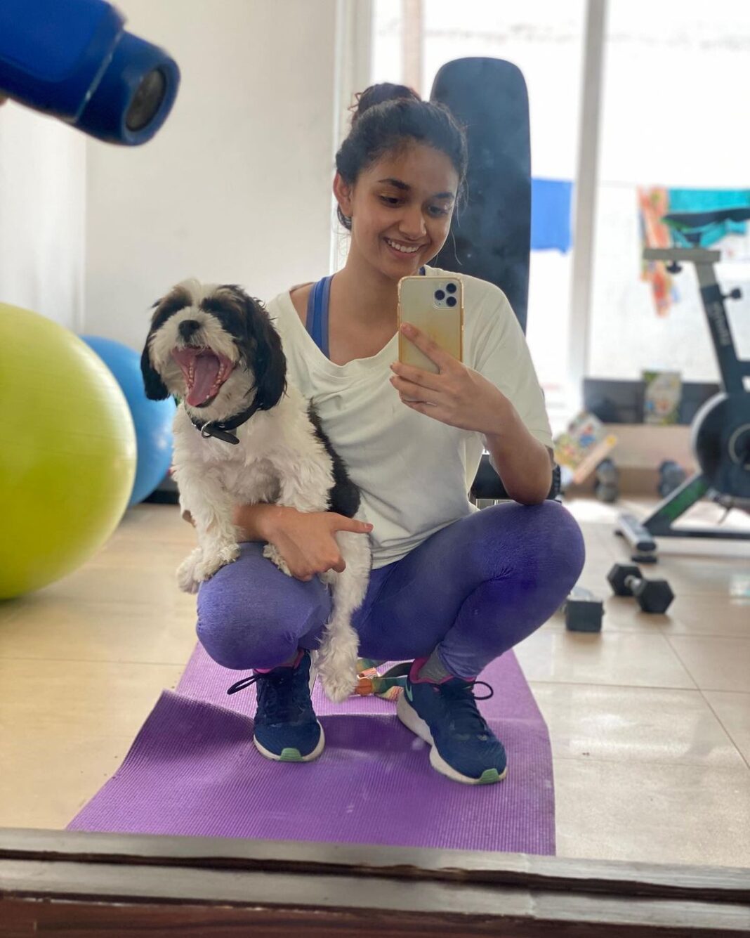 Keerthy Suresh Instagram - When my boy gets bored and I still enjoy that ! 🐶 #nykediaries