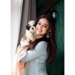Keerthy Suresh Instagram - Newest addition to the family! Welcome home #NYKE boy 🐶😍 Thank you @thenehstore Styling - @styledbyindrakshi & @kiransaphotography ❤️ #NYKE #victory #mylilchamp #mydoll #myhoneybunch #cottonball #furball #fansmeet