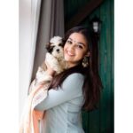 Keerthy Suresh Instagram – Newest addition to the family! 
Welcome home #NYKE boy 🐶😍 Thank you @thenehstore 
Styling – @styledbyindrakshi & @kiransaphotography ❤️ #NYKE #victory #mylilchamp #mydoll #myhoneybunch #cottonball #furball #fansmeet