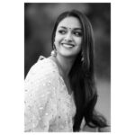 Keerthy Suresh Instagram – Some candid fun in between! 🖤

@thedeccanstory 
@shravyavarma @chandan_venigella 
#sarkarpromotions