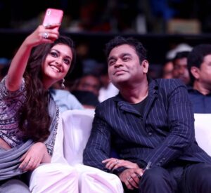 Keerthy Suresh Instagram - Finally I have a picture! @arrahman sir 😊🙏 #Sarkar