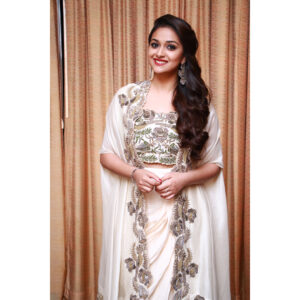 Keerthy Suresh Instagram - Loved wearing this for #Saamy2 audio launch ❤ Outfit - @sumridhiganeriwal Jewellery- @pradejewels Make up - @moovendhar_makeup Hair - @hairbyrajabali Assistants- @vijayalaxhmi5 #Venkat Costumer - #shiva Styling - @shravyavarma #styledbyshravyavarma