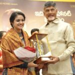 Keerthy Suresh Instagram – ‪It was a great moment to share the stage with honourable #ChandraBabuNaidu sir. Thank you so much for the overwhelming encouragement and support sir‬
‪ #Mahanati ‬