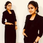 Keerthy Suresh Instagram - That’s what I do when I can’t find anything to rush for a gathering , #dressandblazer #allinblack #throwback #birthday #contrastelements #earrings @salonibermecha does the last min help from @theblushbox 😋