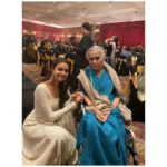 Keerthy Suresh Instagram - Surekha Sikri ji and I met briefly in 2019 and I am blessed to not just have met her but also shared the stage with her. Her aura and humble nature is unforgettable although I had met her only for a short while. Her renowned legacy on television and films will always be an inspiration for all of us. My prayers for her departed soul to rest in peace and heartfelt condolences to her family 🙏🏻 #RIPSurekhaSikri