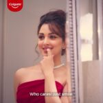 Kiara Advani Instagram - All you need is your dazzling smile to conquer any beauty blunders or bad hair day! 😁 Soooo excited to be associated with my favorite brand @Colgatein Visible White ❤️ It gives me one shade whiter teeth in just one week and with this smile, I just #DazzleWhiteDazzleRight 😁💃🏻