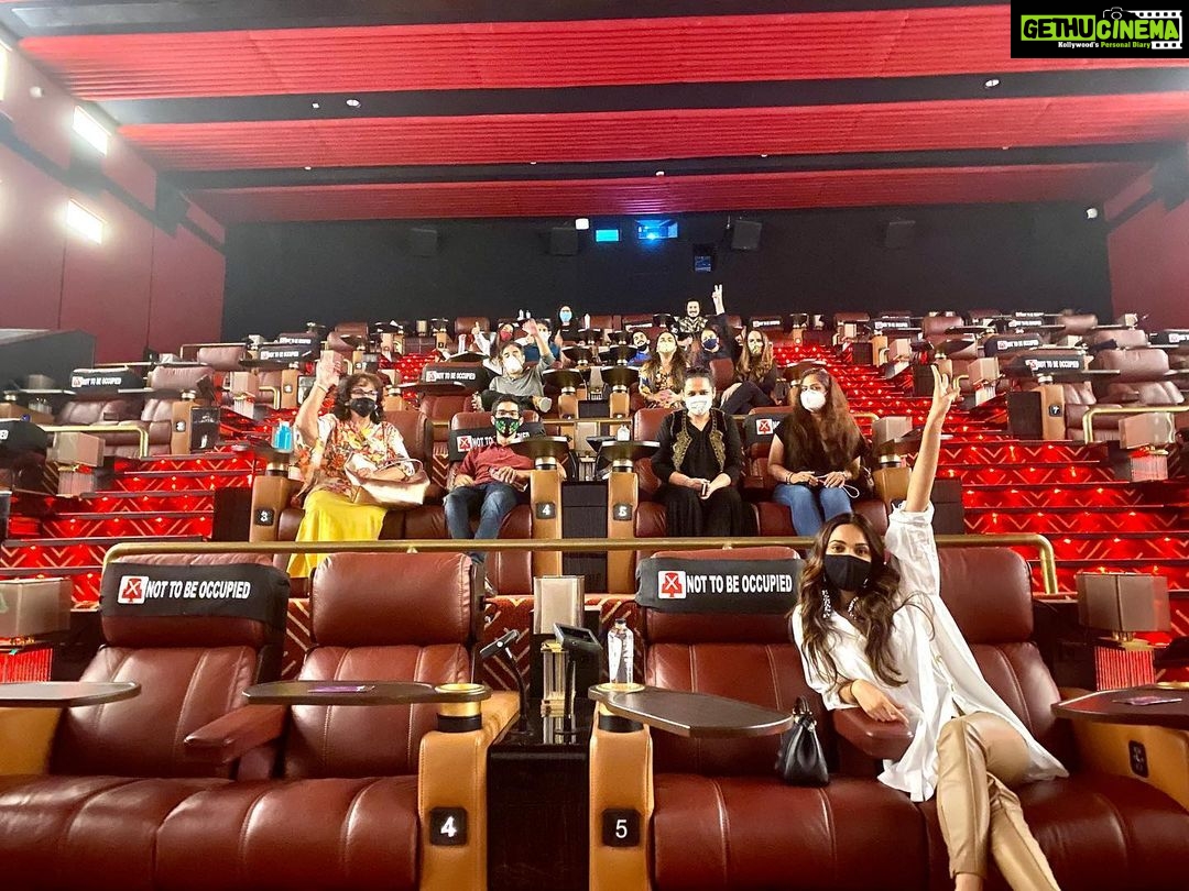 Kiara Advani Instagram - Finally!! Back at the cinemas 🎞🙌🏼 missed the Big screen so much! 🤩 Watched #IndooKiJawani with my family last night and the experience was surreal! Super service and sanitisation🙏🏼 Can’t wait to meet you at the movies with your friends and family🤗 See you there from tomorrow, it’s a date❤️🥰 PVR CINEMAS