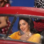 Kiara Advani Instagram – Driving down memory lane with some retro romance 🥰 #DilTera song out tomorrow🤗