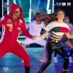 Kiara Advani Instagram - This was our BuRj Khalifa dance move! Show us your hatke dance moves. Send in your videos using #MyBurjKhalifaDance, tag your friends and get a chance to be a part of an exclusive video call with me and @akshaykumar! Show us what you've got.💥💃🏻 we cant wait! #FoxStarStudios #DisneyPlusHotstarMultiplex #YehDiwaliLaxmmiBombWali💥 #MyBurjKhalifaDance @offl_lawrence @shabskofficial @tusshark89 @foxstarhindi @disneyplushotstarvip #CapeOfGoodFilms #ShabinaaEntertainment #TussharEntertainmentHouse @zeemusiccompany @djkhushisoni @shashisuman_ @ganeshacharyaa @nikhitagandhiofficial @gaganahujaofficial @djupsidedown @Souravkeys