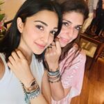 Kiara Advani Instagram - #ChooseToInclude #JaiVakeelFoundation #ChanakyaSchoolOfCraft @jaivakeel @chanakya.school The inclusion bands stand for a tomorrow that is all inclusive, one where respect, dignity, diversity, inclusion and acceptance co-exist. Let’s build a movement together! Did you know that one in ever 50 Indians, over 26 million individuals suffer from intellectual disability (ID) . In spite of the colossal figure, we as a society still remain largely unaware of this space and are unable to actively address the needs of these individuals. Those with ID are some of the most marginalised and excluded groups of children, experiencing widespread violations of their rights. By wearing the inclusion bands we aim to commit to a world that is stronger for all. The jai Vakeel foundation that is working in the space of intellectual disability has partnered with Chanakya school of craft to create a powerful collaboration of thought and inclusion.