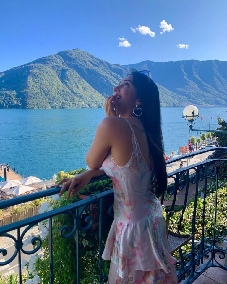 Kiara Advani Instagram - Vaccay withdrawals! Already dreaming of the next one! A quick staycation with Booking.com to beat my post-vacation blues!😁 No better down time than a trip with family or friends.. wouldn’t it be ideal to plan a holiday every 4 months, it’s so nice to come back refreshed and rejuvenated! Plan your next with @bookingcom #Ad