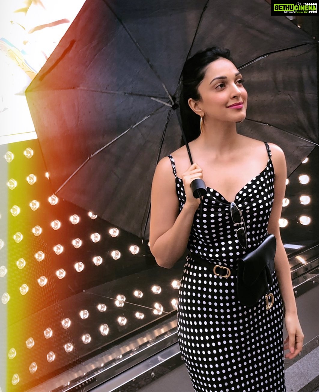 Kiara Advani Instagram - Spotted in Milan 🖤 Finally some R&R 🌈 Shoutout to @bookingcom for helping me plan this exciting escape! #bookingyeah #Ad Milan, Italy