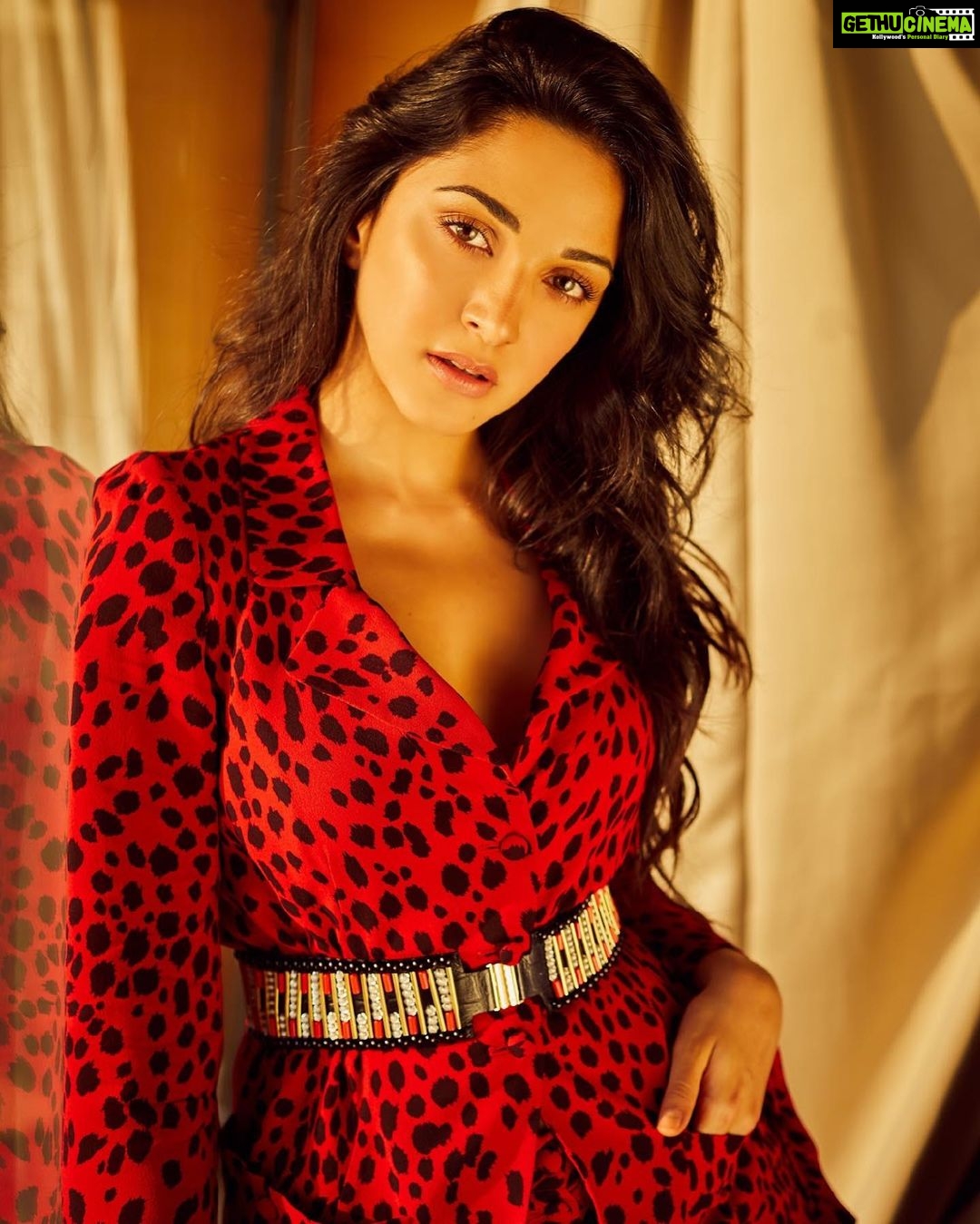 Kiara Advani Instagram - Teri Aankhein Bhool Bhulaiyaa π»π₯ excited to share with you! #BhoolBhulaiyaa2 Canβt wait to begin this journey with @kartikaaryan @aneesbazmee @cine1studios @tseries.official @muradkhetani @its_bhushankumar π₯π₯