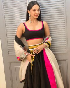 Kiara Advani Instagram - #KabirSingh Promotions 🌸 Wearing @anamikakhanna.in @amrapalijewels 💕 Styled by @priyankarkapadia @anushkaskhanna @makeupbylekha @hairbyseema