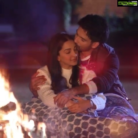 Kiara Advani Instagram - मेरे सोनेया ❤️ @shahidkapoor @its_bhushankumar @muradkhetani #KrishanKumar @ashwinvarde @santha_dop @filmykothari @sachetparamparaofficial @sachettandonofficial @thakurparampara @kamil_irshad_official @tseries.official @kabirsinghmovie @cine1studios #KabirSingh