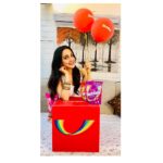 Kiara Advani Instagram - What a #FirstClass morning! A colorful rainbow box from @Skittlesindia was waiting for me this morning! Wondering what was inside? 5 fruity flavors, 5 first-class overpromises. Go NOW and #TasteTheRainbow. Swipe up on my story to buy your pack now! And don’t forget to comment below to let me know which of the two variants - ORIGINAL FRUITS and WILD BERRY is your fav? #SkittlesRainbow
