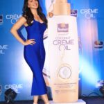 Kiara Advani Instagram - Recently unveiled my perfect hair care partner, @parachute_advansed Coconut Creme Oil. The combination of coconut oil and coconut milk gives me complete nourishment of oiling in just 30 minutes and fits perfectly in my busy schedule like a dream! #OilKaNayaAvatar #RootedMyWay follow @parachute_advansed to know more!