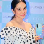 Kiara Advani Instagram - So stoked to have unboxed the Huawei #P30 Pro yesterday at @croma.retail with an excited Huawei Community. So glad I finally got my hands on this beauty. I can now capture all my memories with its #QuadCamera #ZoomLife #RewriteTheRules