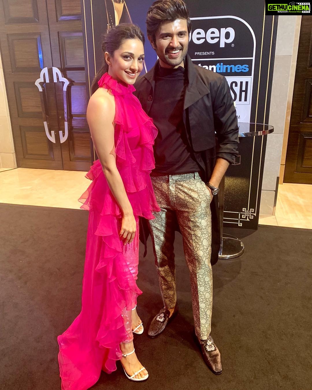 Kiara Advani Instagram - When Preeti met Arjun @thedeverakonda 😎