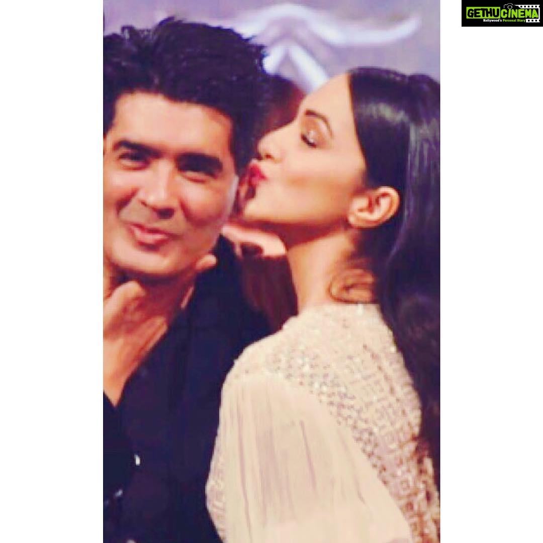 Kiara Advani Instagram - I’m lucky I got to know you in this lifetime! Happiest Birthday my dearest MM! 🙌🏼#MyFilmMom no one as passionate as driven as caring as kind and as entertaining as you are! A true inspiration is every sense. LOVE you ❤️ @manishmalhotra05 ❤️