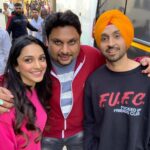 Kiara Advani Instagram - With my super fun costar @diljitdosanjh and the captain of the ship our amazing director @raj_a_mehta 🙌🏼 Thankyou guys for all your good wishes Day 1 was amaze! 🙏🏼