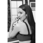 Kiara Advani Instagram - fly away on the wings of my liner🦋
