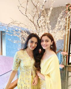 Kiara Advani Instagram - Twinning with the namesake @aliaabhatt 💥👯‍♀️
