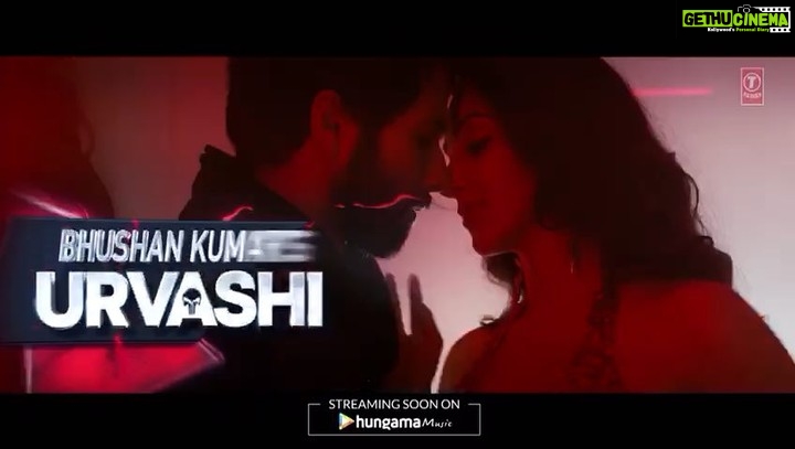 Kiara Advani Instagram - #sneakpeek @shahidkapoor @directorgifty @yyhsofficial @realbollywoodhungama @tseries.official