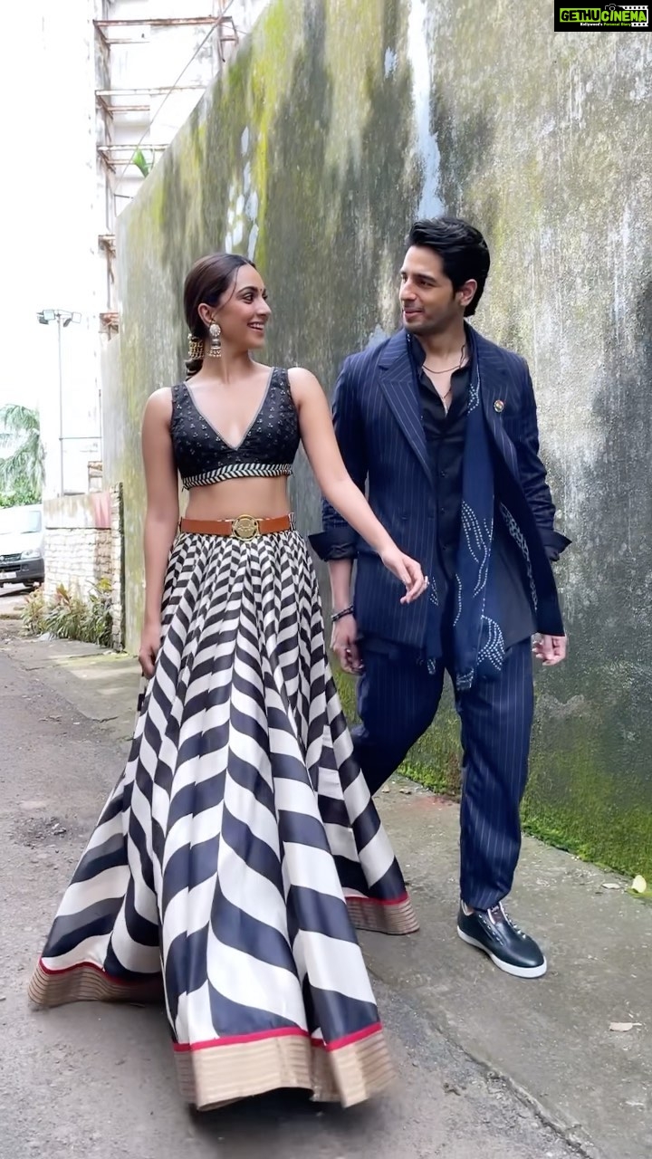 Kiara Advani Instagram - #Ranjha ❤️ #ShershaahOnPrime @sidmalhotra #VishnuVaradhan @karanjohar @apoorva1972 @shabbirboxwalaofficial @ajay1059 @harrygandhi @somenmishra @isandeepshrivastava @bpraak @jasleenroyal @anvita_dee @mainhoonromy @azeemdayani @primevideoin @dharmamovies @kaashent @sonymusicindia