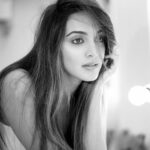 Kiara Advani Instagram – #PostPackupShot
📸 @avigowariker 
💄 @mickeycontractor 
💇‍♀️ @marcepedrozo