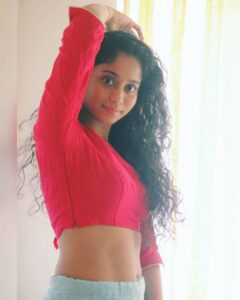 Krisha Kurup Instagram - Practising my "thumkas" for the wedding season
🙄