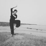 Krisha Kurup Instagram - Dancing in the world alone #bharatnatyam #dancer #dance_like_nobodys_watchin #beach #beachbaby #waves #classical #indian #learning #weekends Manori, Maharashtra, India