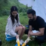 Kriti Kharbanda Instagram - Baarish, bhutta aur hum ♥️ . . . . @pulkitsamrat