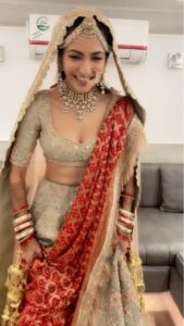 Kriti Kharbanda Instagram - How do u gain 15 kilos in 3 hours!?! Watch now 😂😂😂 

#14phere #bts 
#14phereonzee5