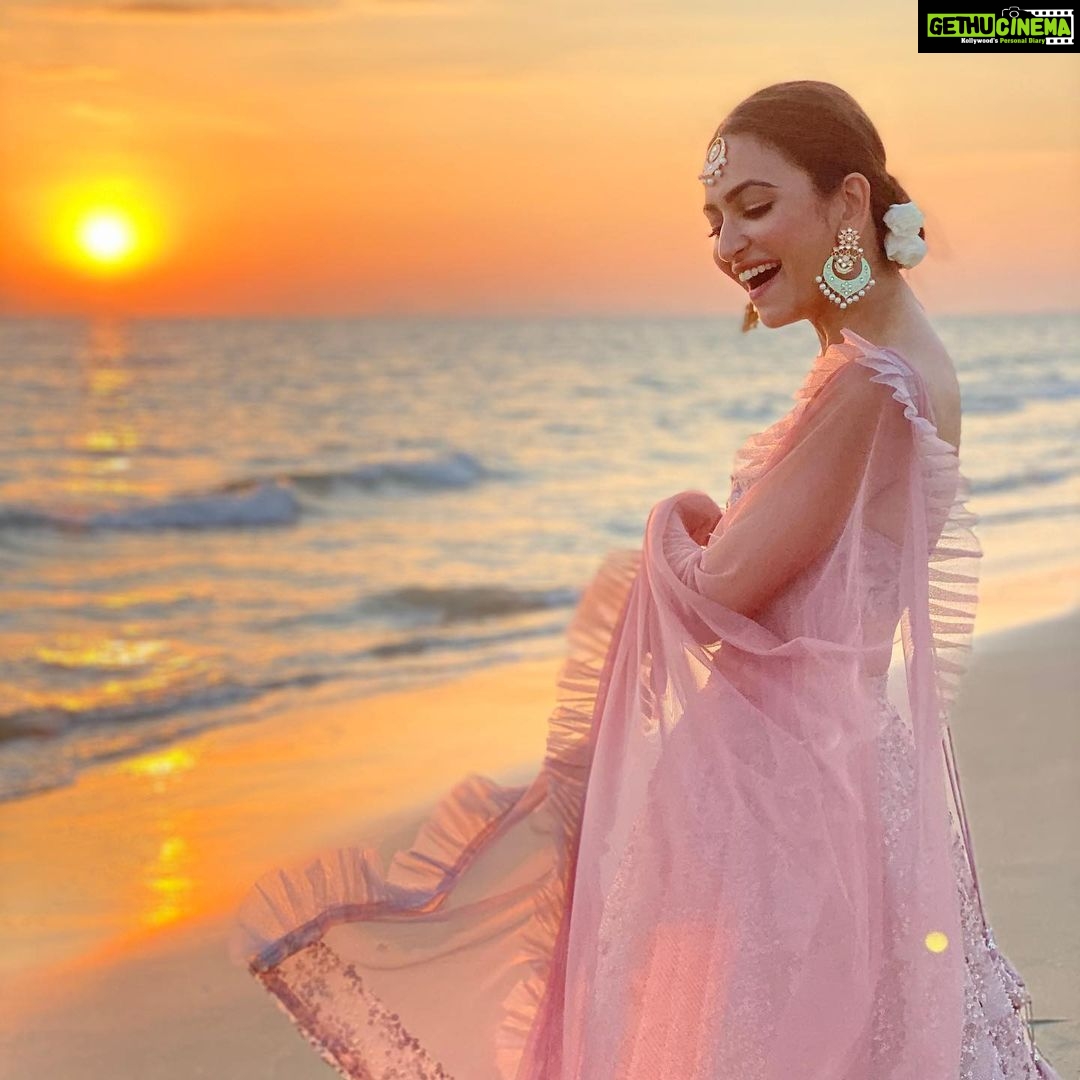 Kriti Kharbanda Instagram - To a happy today and a happier tomorrow! May this Diwali light up your soul and give u the strength to be the light in someone else’s life :) to hope, happiness, prosperity and growth :) #happydiwali ❤️
