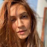 Kriti Kharbanda Instagram - The sun and my freckles, need no filter :) #sunshinegirl #mykindasaturday