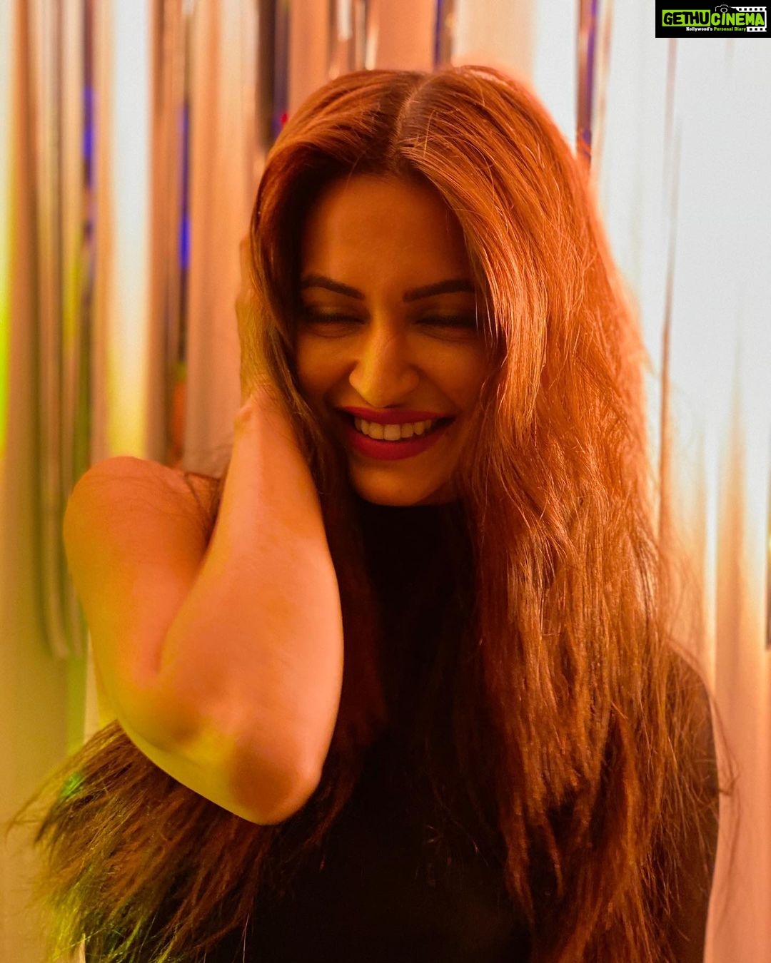 Kriti Kharbanda Instagram - When the photographer is obsessed with ya! 😛❤️😂 @pulkitsamrat 😘😘😘