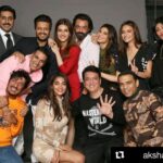 Kriti Kharbanda Instagram - #Repost @akshaykumar with @get_repost ・・・ Last night was a #HouseFull of fun with friends from Housefull 1, 2, 3 and 4🕺Gearing up for 5? I don’t know 😜😂 @bachchan @riteishd @kritisanon @iambobbydeol @jacquelinef143 @kriti.kharbanda @wardakhannadiadwala @chunkypanday @hegdepooja @farhadsamji #SajidNadiadwala