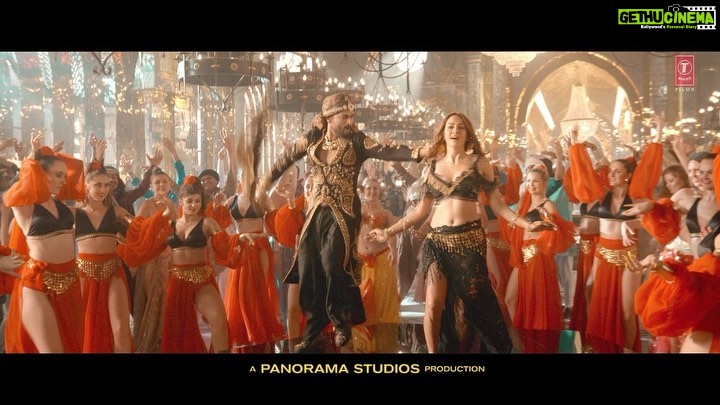 Kriti Kharbanda Instagram - Kal se inka charcha sare aam mein hoga, aur har koi yehi kahega... #WallaWalla ππ @anilskapoor @arshad_warsi @pulkitsamrat @ileana_official @urvashirautela @saurabhshuklafilms @aneesbazmee @thejohnabraham @bhushankumar @kumarmangatpathak @abhishekpathakk @anandpandit @tseriesfilms @tseries.official @anandpanditmotionpictures @panorama_studios