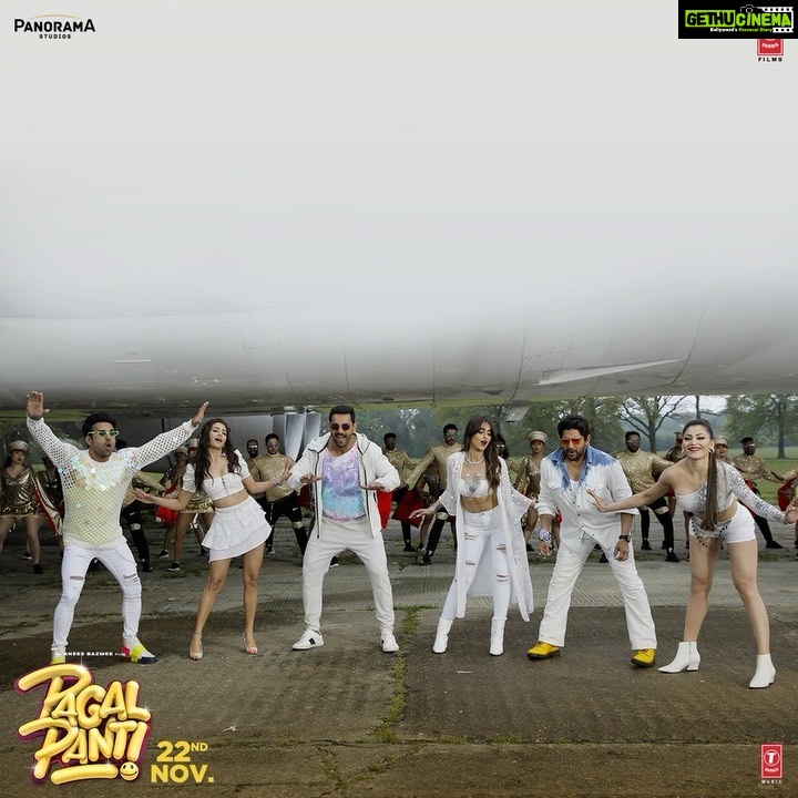 Kriti Kharbanda Instagram - Are you ready to add some #Pagalpanti in your thumka's? #Thumka, song out tomorrow. @anilskapoor @arshad_warsi @pulkitsamrat @ileana_official @urvashirautela @saurabhshuklafilms @aneesbazmee @thejohnabraham @bhushankumar @kumarmangatpathak @abhishekpathakk @tseriesfilms @tseries.official @panorama_studios @yyhsofficial @ganeshacharyaa