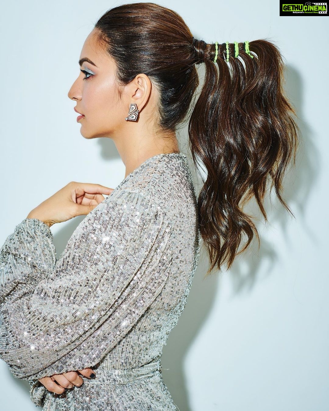 Kriti Kharbanda Instagram - Magic by @heemadattani @the.mad.hair.scientist ❤️❤️❤️ for #graziamillennialawards2019 @graziaindia Styled by @ayesha_dasgupta @shrutibhadwaj Shot by @kunalgupta91 ❤️