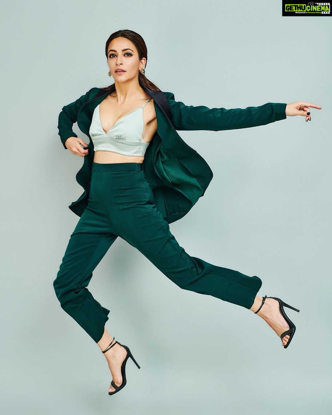 Actress Kriti Kharbanda Instagram Photos And Posts June 2019 Gethu Cinema