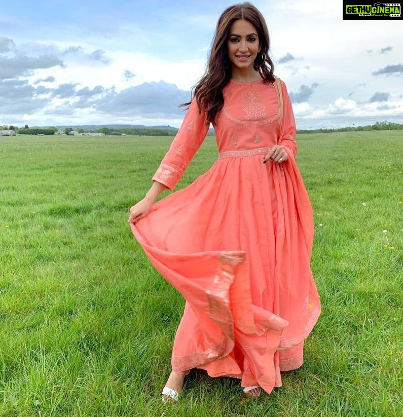Kriti Kharbanda Instagram - I feel so pretty in my favourite @bibaindia dress. It's my go-to brand for ethnic wear because I'm always spoilt for choices as they have so many styles I absolutely love. I flaunt their pieces at my family outings and get-togethers as they are so distinct and special to me. Makes my whole look so simple yet so fashionable! What do you say? #Biba #JustTheWayYouAre #BIBAAlldayEveryday
