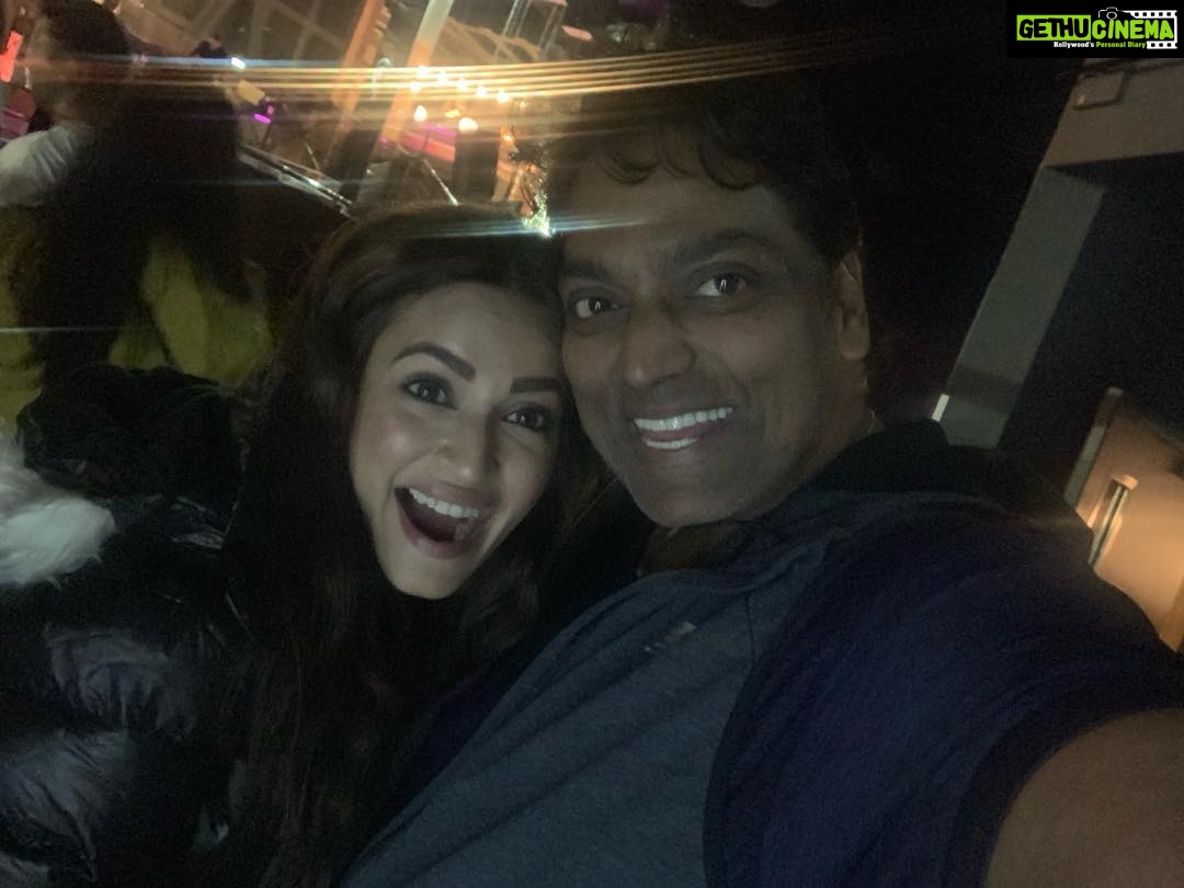 Kriti Kharbanda Instagram - Super happy to have worked with the one and only @ganeshacharyaa sir! Time for one more thumka 💃🏻💃🏻 leaving london with some super happy memories :) looking forward to the next one in mumbai :) yay!!! . . . P.s. I’m coming home baby!!!! Yayayayayay! . . . . #worlddanceday
