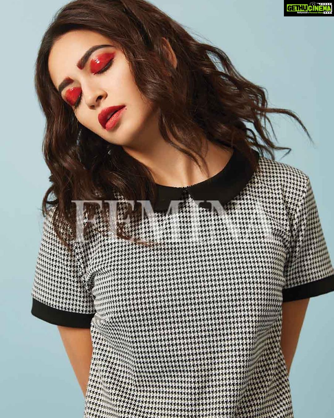 Kriti Kharbanda Instagram - Oh! I feel like candy! 💋 . . . @feminaindia #feminasalonandspa #2019 #covergirl Photography- @keegancrasto Make up- @heemadattani @hinaldattani Hair/ @the.mad.hair.scientist Art direction- Sameer More Styling- @almeidamayo Assisted by- sejal Goyal Managed by- @chandnidholakia1989