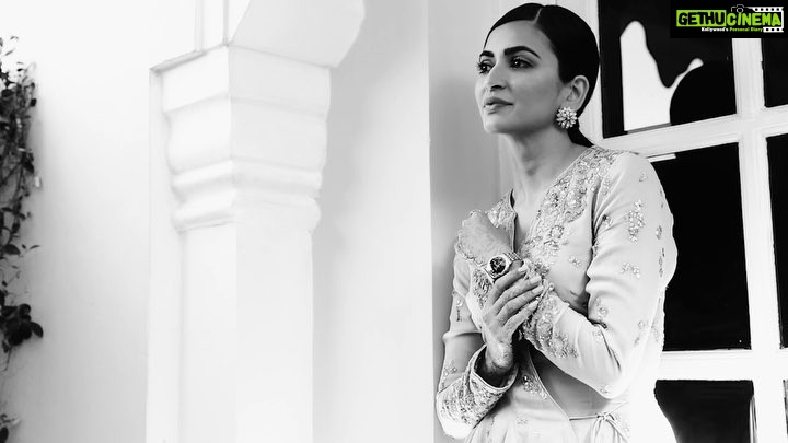 Kriti Kharbanda Instagram - @longines @heemadattani @the.mad.hair.scientist @radhikamehta9