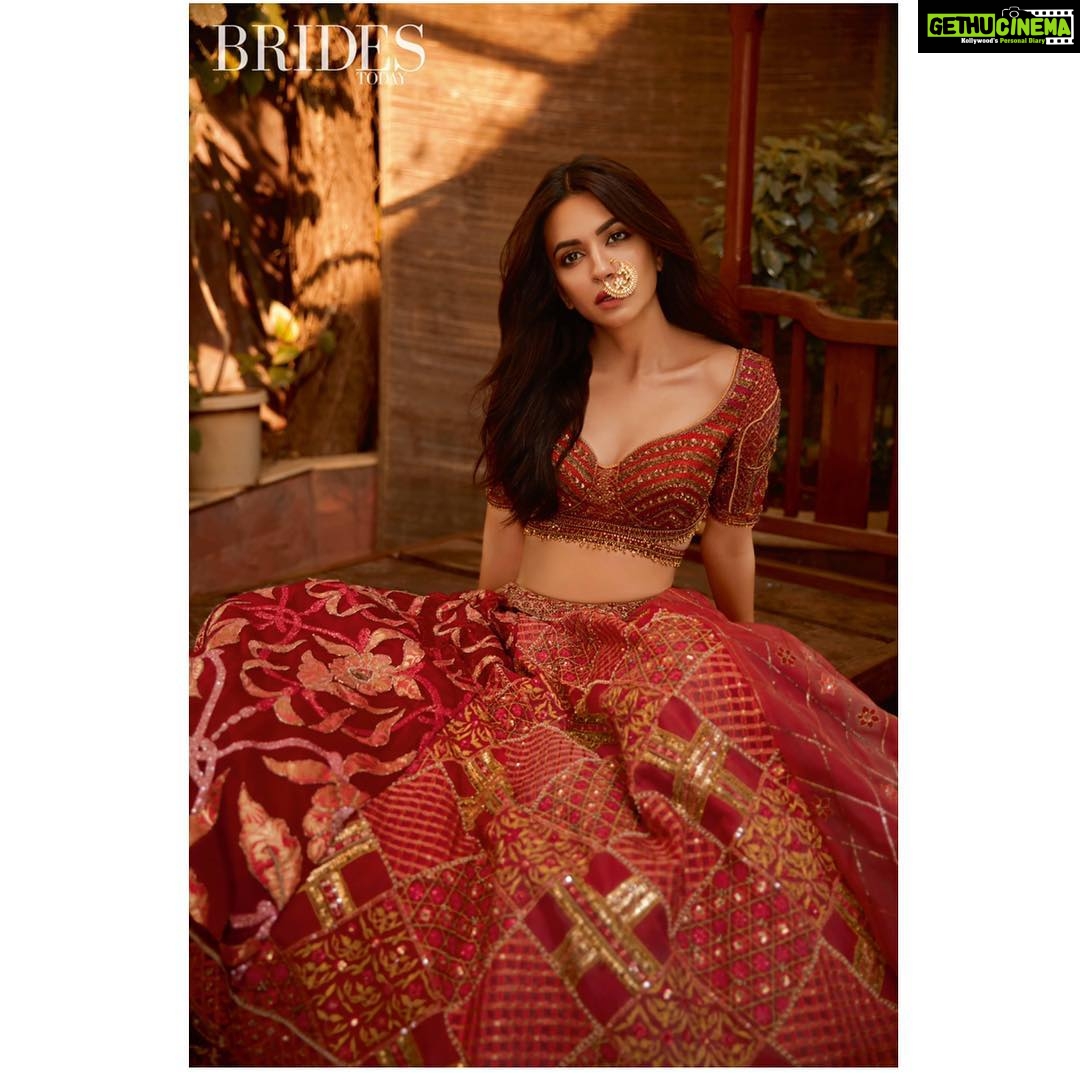 Kriti Kharbanda Instagram - ❤️❤️❤️ @bridestodayin @nupurmehta18 @rahuljhangiani @heemadattani @the.mad.hair.scientist @hinaldattani @chandnidholakia1989 @raindropalterego